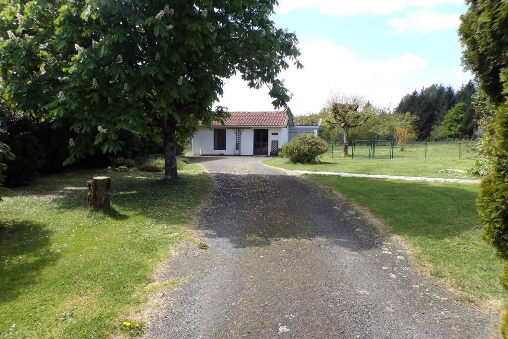 Breesfalt Gite Accomodation Vila Maisonnais-Sur-Tardoire Exterior foto